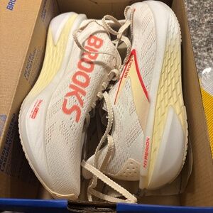 Women’s Brooks Hyperion 2 size 7.5